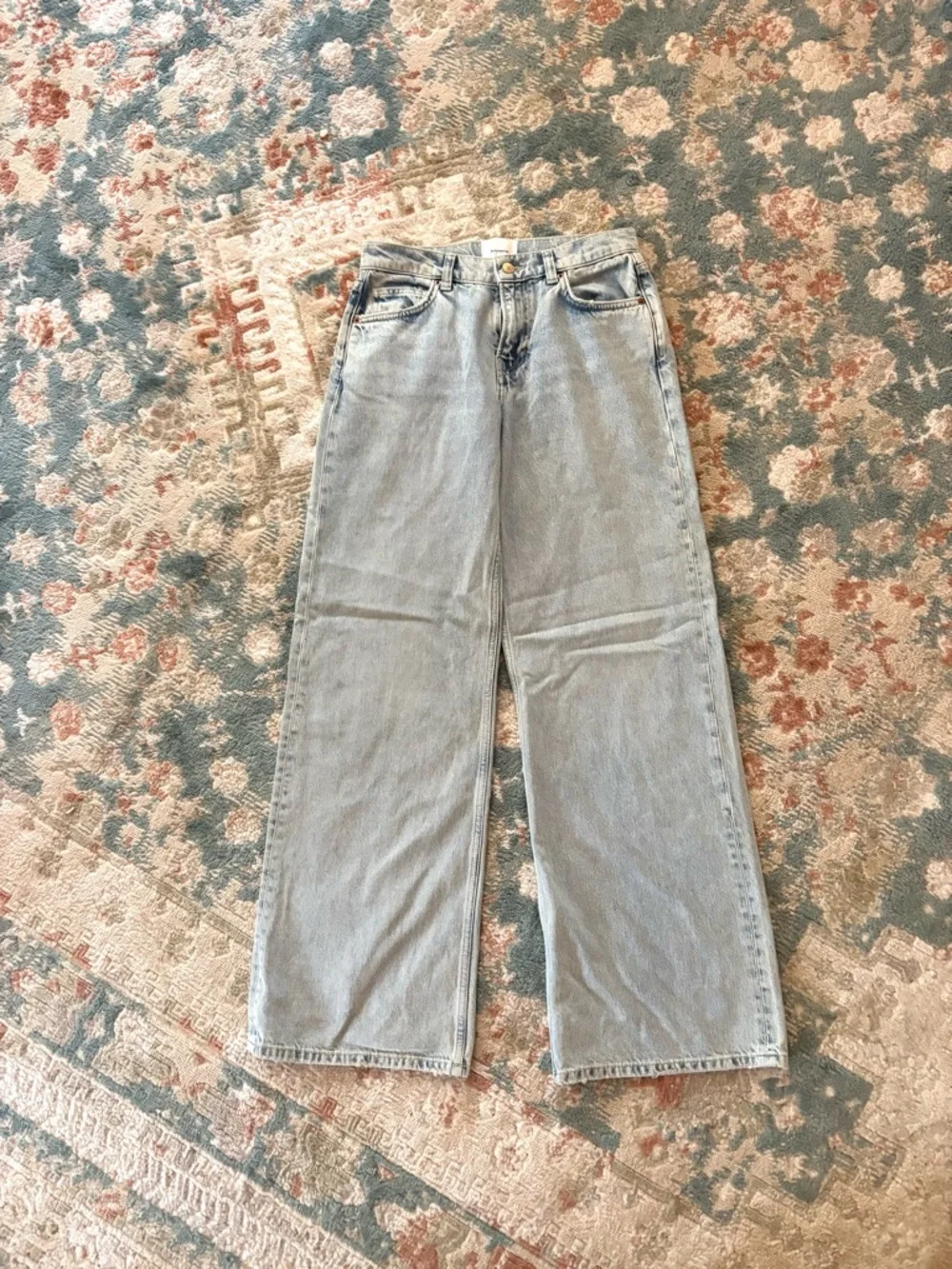 Reformation Cary Slouchy Low-Rise Wide-Leg Jeans - Picture 3 of 7